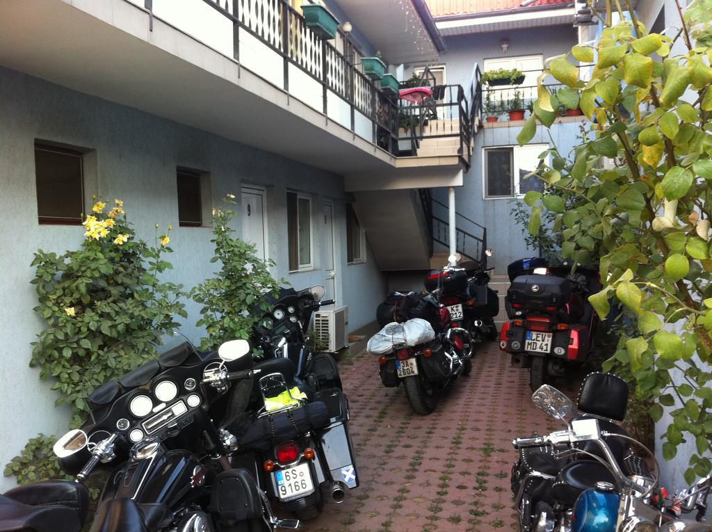 Hostel Tropical Ντρομπέτα-Τούρνου Σεβερίν Εξωτερικό φωτογραφία