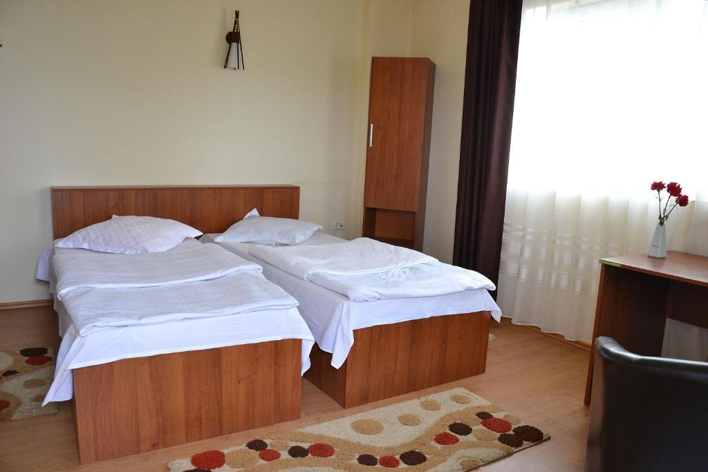 Hostel Tropical Ντρομπέτα-Τούρνου Σεβερίν Εξωτερικό φωτογραφία