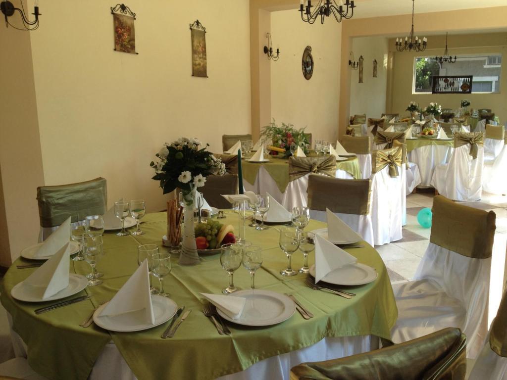 Hostel Tropical Ντρομπέτα-Τούρνου Σεβερίν Εξωτερικό φωτογραφία