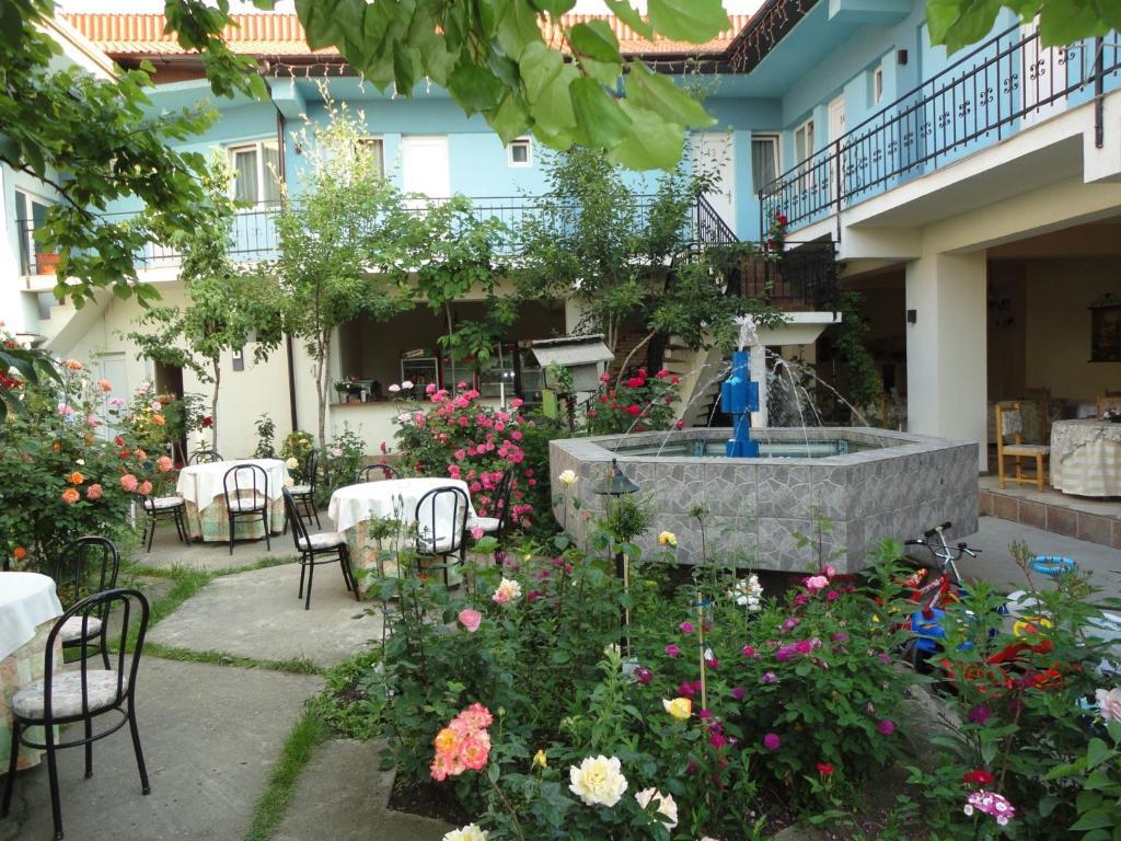 Hostel Tropical Ντρομπέτα-Τούρνου Σεβερίν Εξωτερικό φωτογραφία